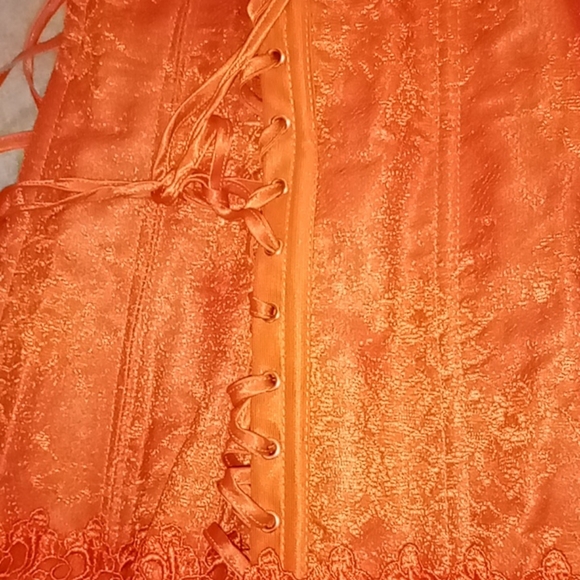 Lingerie - Picture 10 of 11